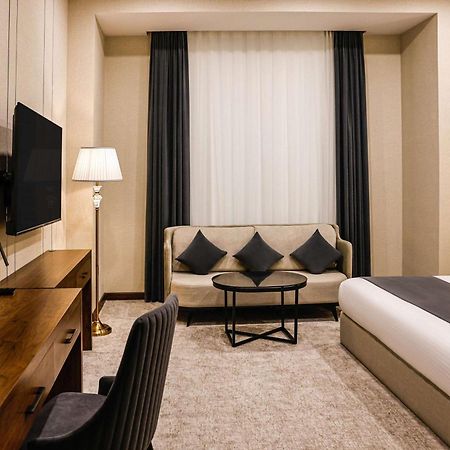 Wyndham Garden Tashkent Hotel Exterior foto