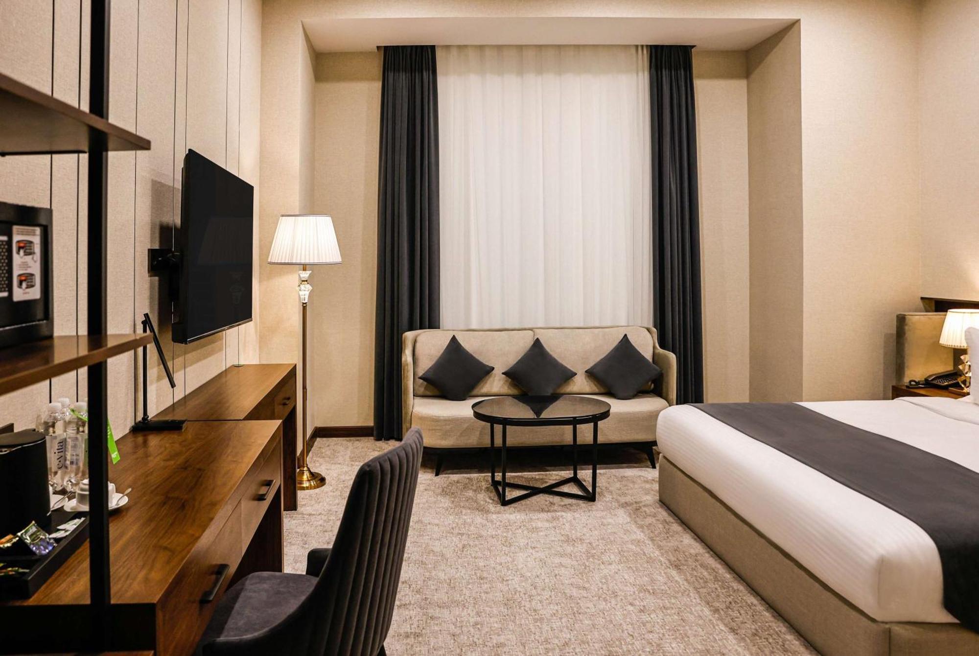 Wyndham Garden Tashkent Hotel Exterior foto